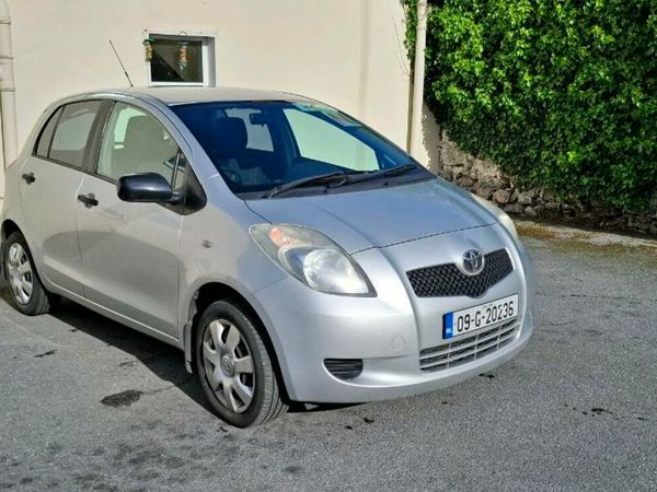 Toyota Yaris Hatchback, Petrol, 2009, Silver