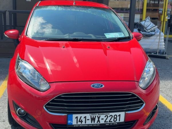 Ford Fiesta Hatchback, Petrol, 2014, Red