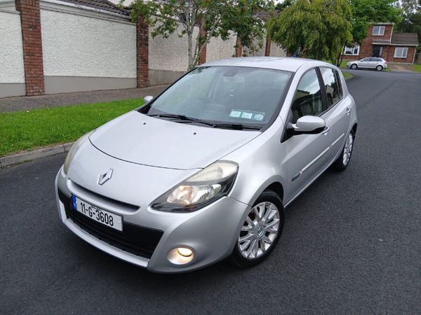 Renault Clio Hatchback, Petrol, 2011, Silver
