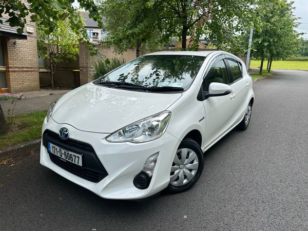 Toyota Aqua Hatchback, Petrol Hybrid, 2017, White