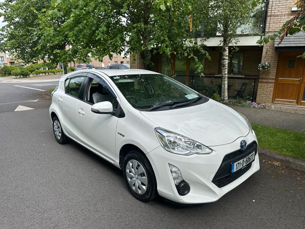 Toyota Aqua Hatchback, Petrol Hybrid, 2017, White
