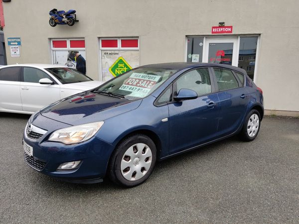 Opel Astra Hatchback, Petrol, 2012, Blue