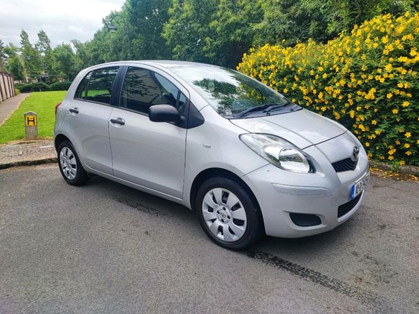 Toyota Yaris Hatchback, Petrol, 2010, Silver