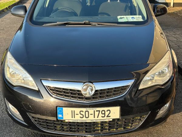 Vauxhall Astra Hatchback, Diesel, 2011, Black