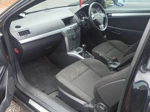 Opel Astra Hatchback, Petrol, 2008, Black