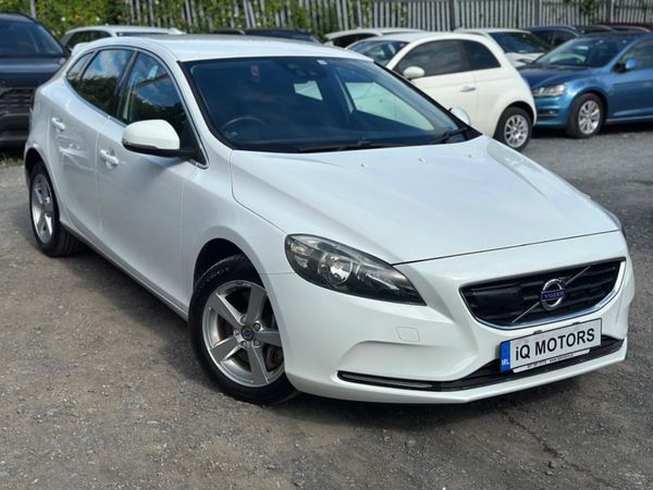 Volvo V40 Hatchback, Petrol, 2015, White
