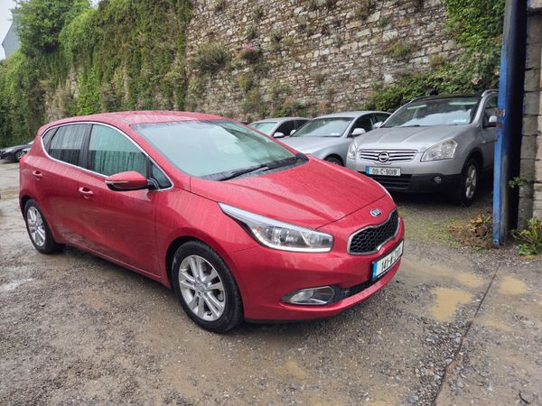 Kia Ceed Hatchback, Diesel, 2014, Red