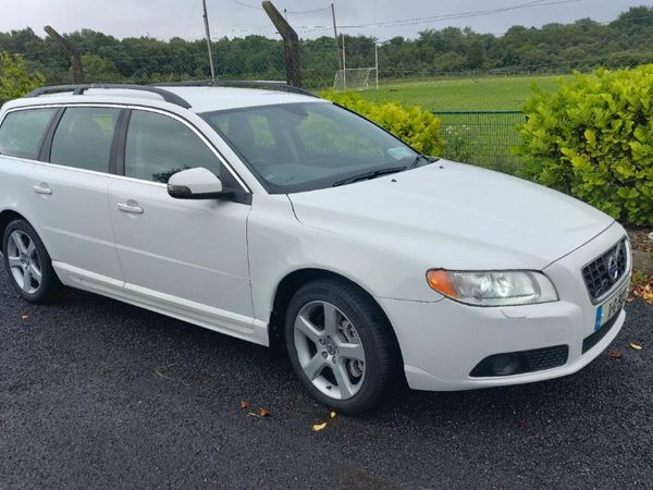 Volvo V70 Estate, Diesel, 2011, White