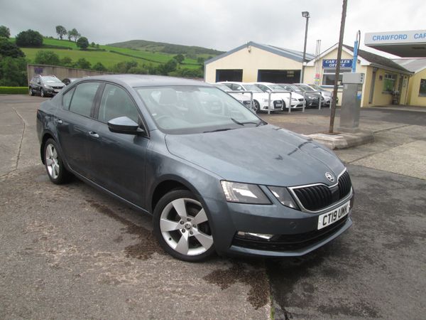 Skoda Octavia Hatchback, Diesel, 2019, Grey