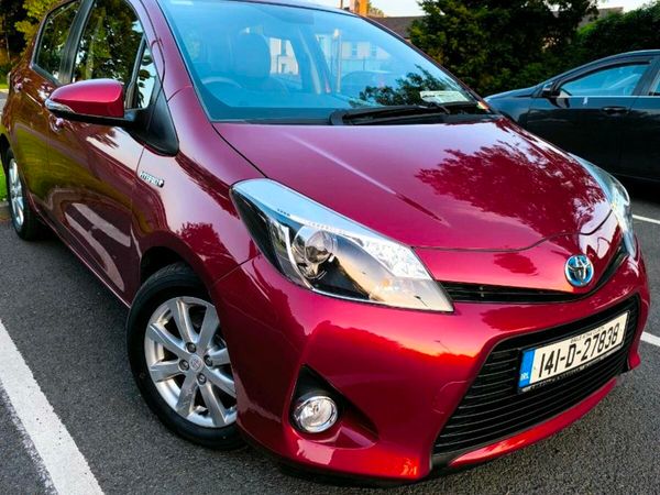 Toyota Yaris Hatchback, Petrol Hybrid, 2014, Red