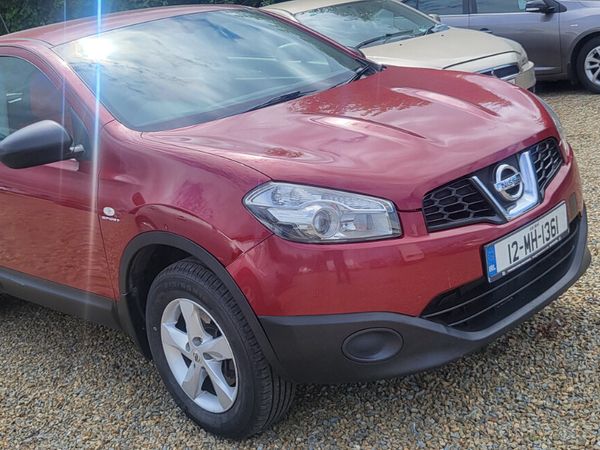 Nissan Qashqai Hatchback, Diesel, 2012, Red