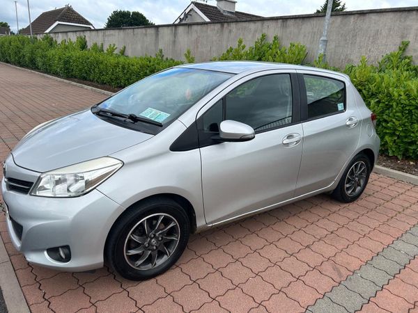 Toyota Yaris Hatchback, Petrol, 2013, Silver