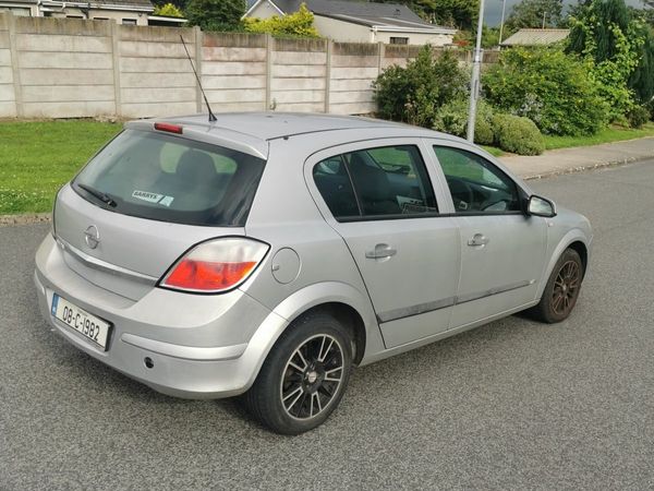 Opel Astra Hatchback, Petrol, 2008, Silver
