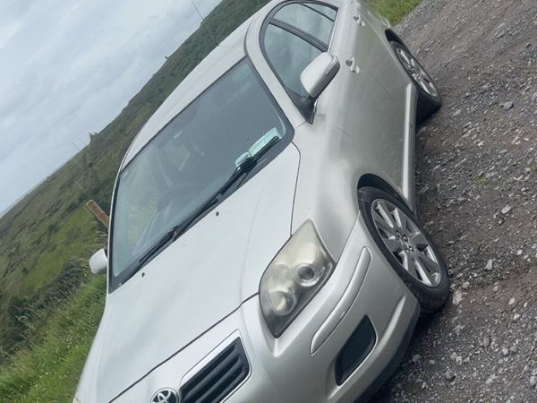 Toyota Avensis Hatchback, Diesel, 2009, Silver
