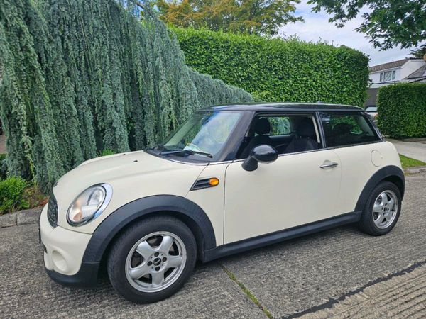 Mini Cooper Hatchback, Petrol, 2011, White