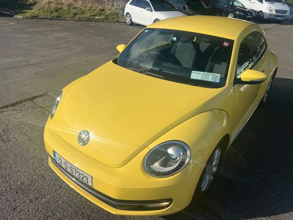 Volkswagen Beetle Hatchback, Petrol, 2012, Yellow