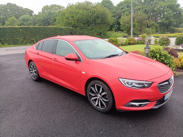 Opel Insignia Hatchback, Diesel, 2018, Red