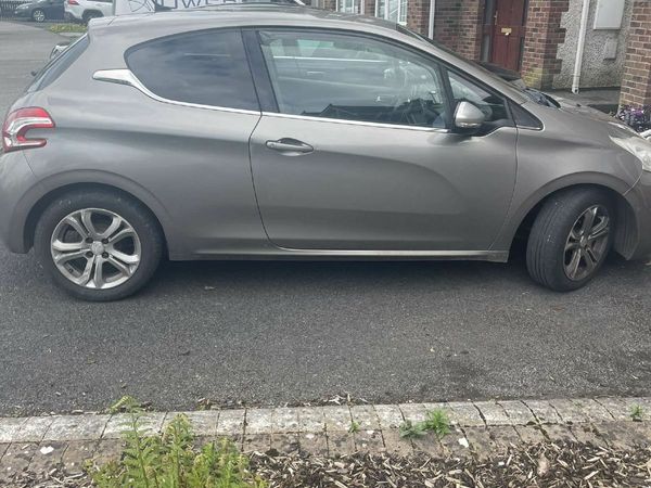Peugeot 208 Hatchback, Diesel, 2012, Grey