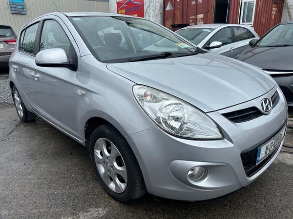 Hyundai i20 Hatchback, Petrol, 2011, Silver