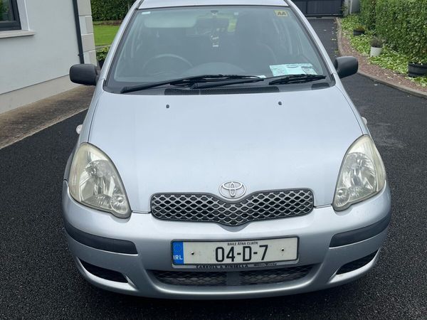 Toyota Yaris Hatchback, Petrol, 2004, Silver