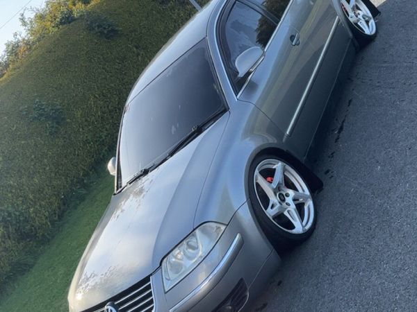 Volkswagen Passat Saloon, Diesel, 2005, Grey