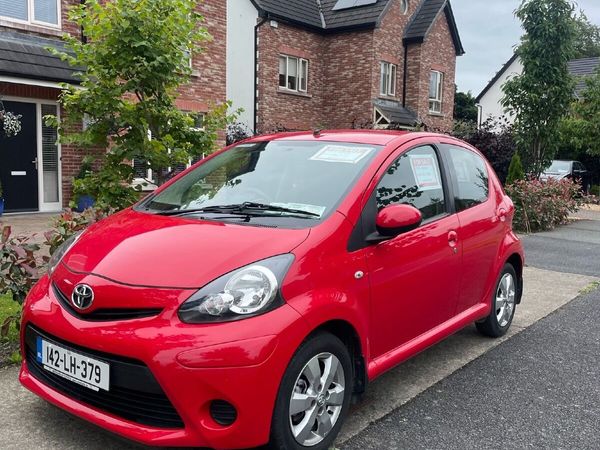 Toyota Aygo Hatchback, Petrol, 2014, Red
