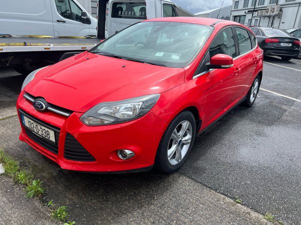 Ford Focus Hatchback, Diesel, 2013, Red