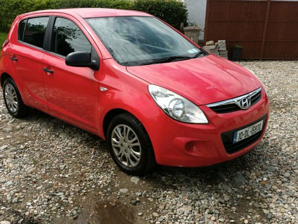 Hyundai i20 Hatchback, Petrol, 2010, Red