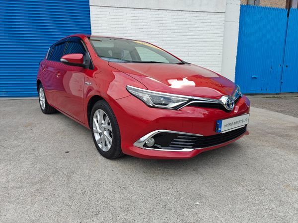 Toyota Auris Hatchback, Petrol Hybrid, 2017, Red