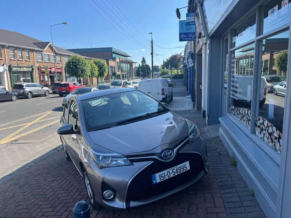 Toyota Yaris Hatchback, Petrol Hybrid, 2015, Bronze