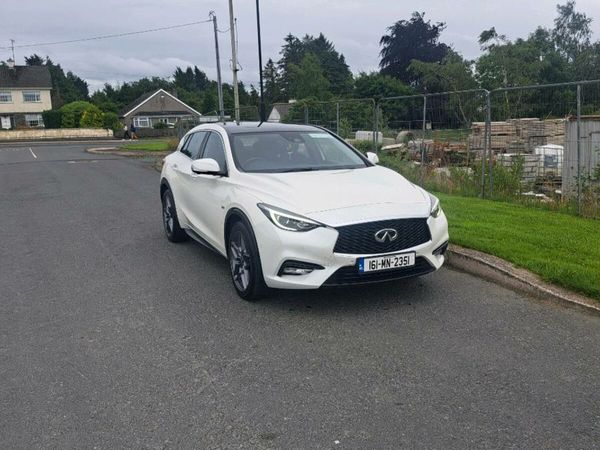 Infiniti Q30 Hatchback, Diesel, 2016, White