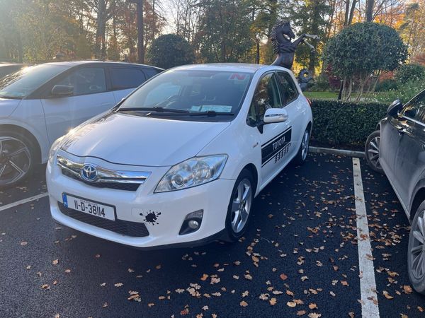 Toyota Avensis Saloon, Diesel, 2011, Silver