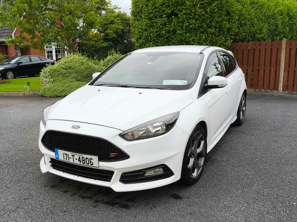 Ford Focus Hatchback, Diesel, 2017, White