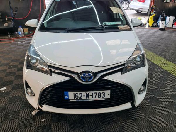 Toyota Yaris Hatchback, Petrol Hybrid, 2016, White