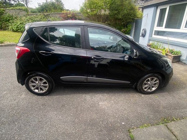 Hyundai i10 Hatchback, Petrol, 2015, Black