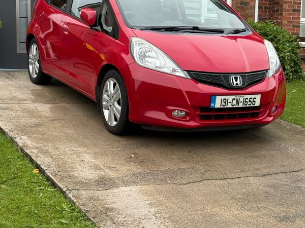 Honda Jazz Hatchback, Petrol, 2013, Red