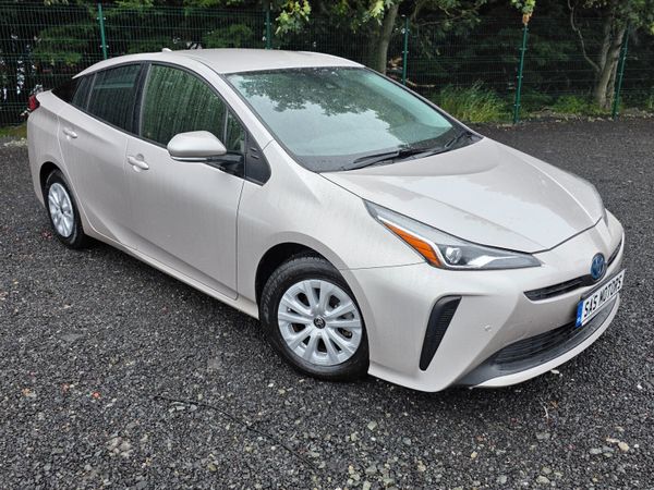 Toyota Prius Hatchback, Petrol Hybrid, 2021, Gold
