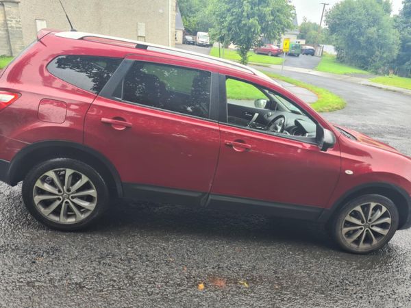 Nissan Qashqai+2 Hatchback, Diesel, 2013, Red