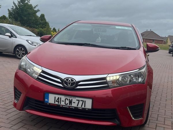 Toyota Corolla Saloon, Petrol, 2014, Red