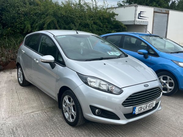 Ford Fiesta Hatchback, Petrol, 2013, Silver