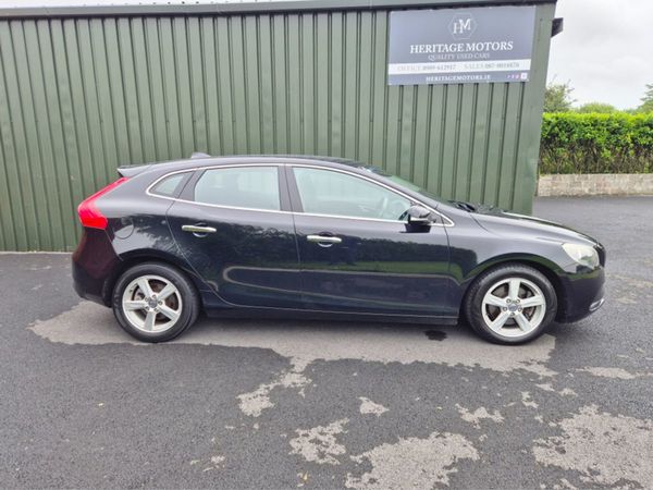 Volvo V40 Hatchback, Petrol, 2014, Black