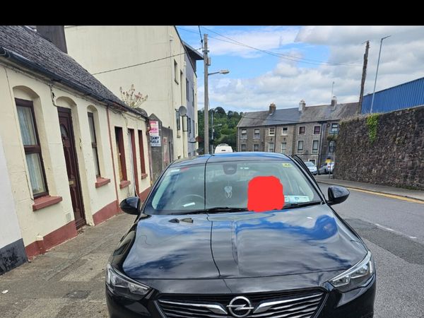 Opel Insignia Hatchback, Diesel, 2018, Black