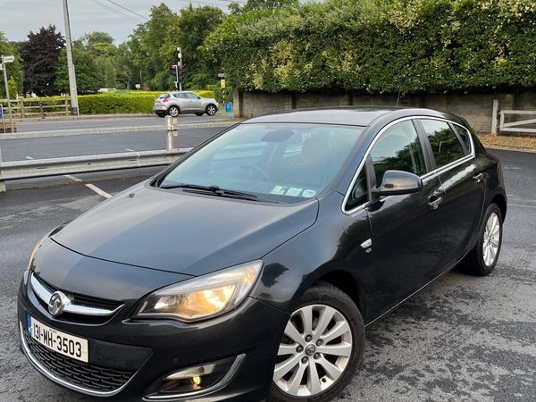 Vauxhall Astra Hatchback, Diesel, 2013, Black