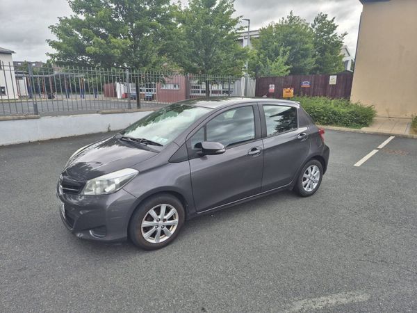 Toyota Yaris Hatchback, Petrol, 2012, Grey