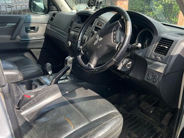 Mitsubishi Pajero SUV, Diesel, 2011, Silver