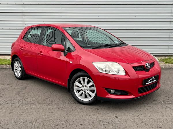 Toyota Auris Hatchback, Petrol, 2010, Red