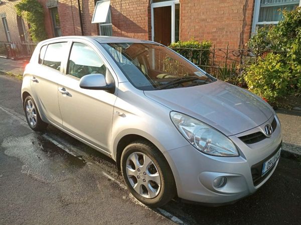 Hyundai i20 Hatchback, Petrol, 2009, Silver