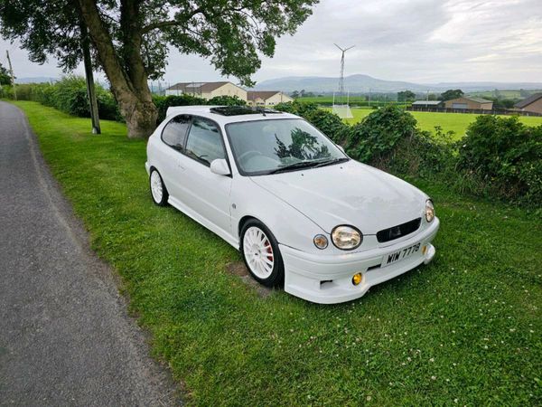 Toyota Corolla Hatchback, Petrol, 1999, White