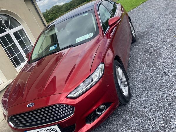 Ford Mondeo Hatchback, Diesel, 2015, Red