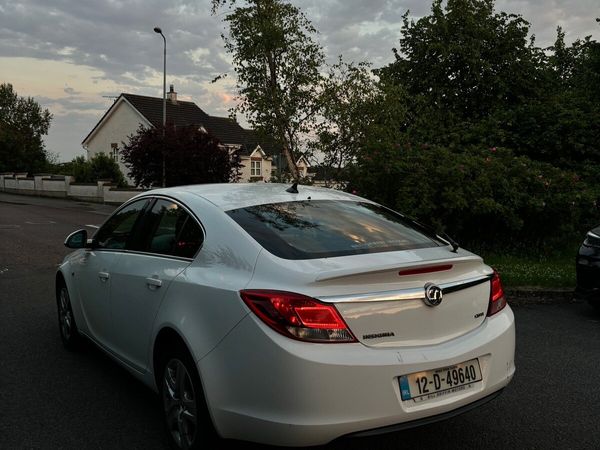 Vauxhall Insignia Hatchback, Diesel, 2012, White